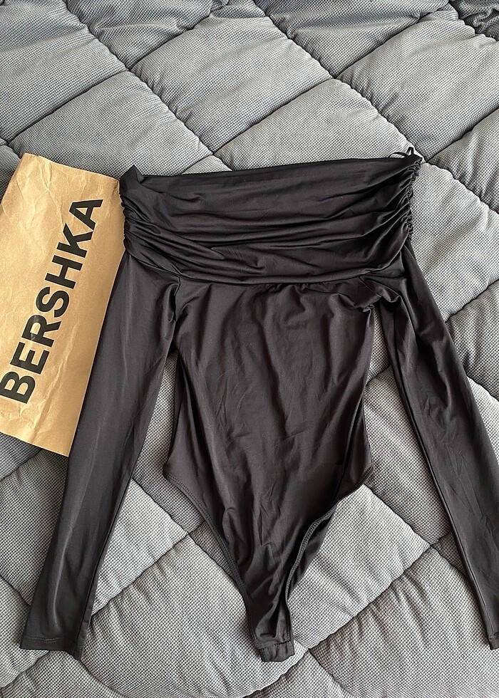 Bershka omuzları açık ince triko - Görsel 2