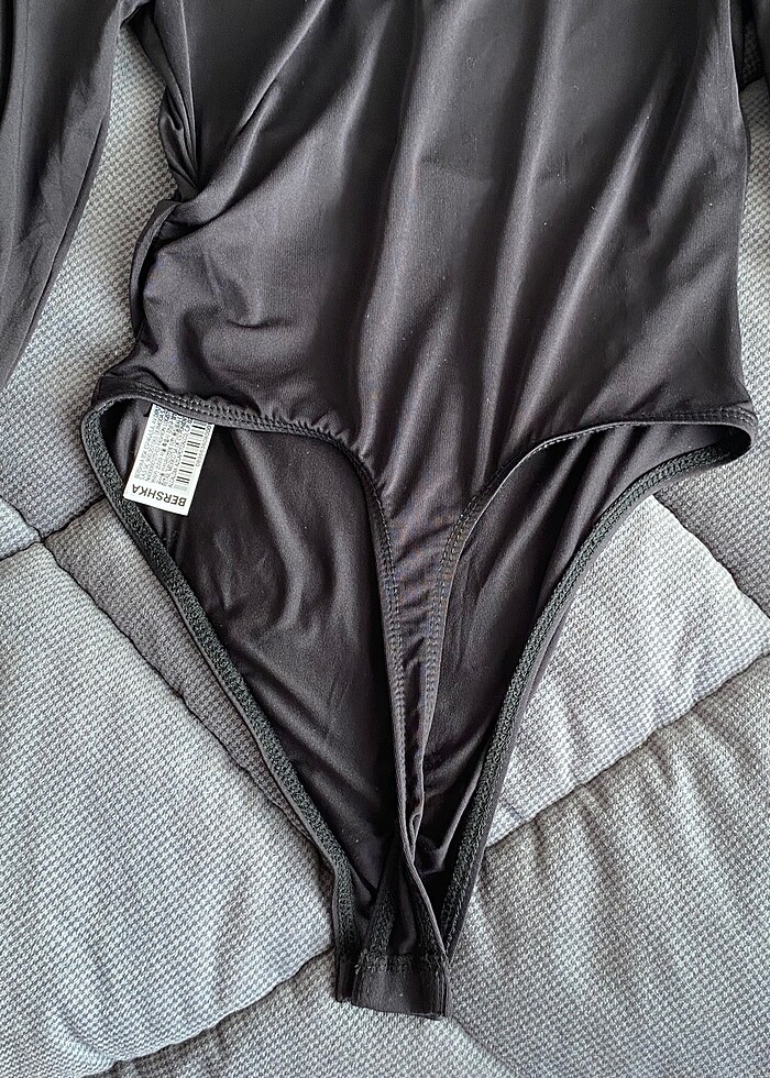 Bershka omuzları açık ince triko - Görsel 4