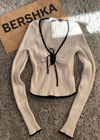 BERSHKA krem rengi bluz