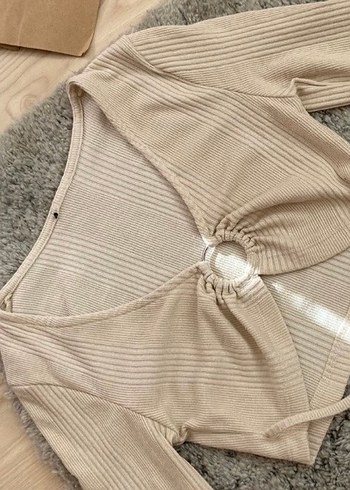 Bershka Bej V Yaka İnce Triko Crop Bluz