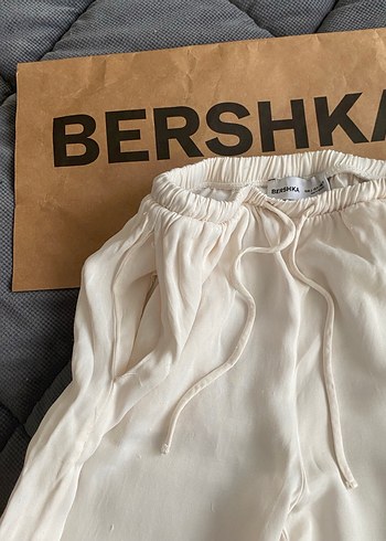 BERSHKA Saten beyaz rengi pantolon - Görsel 5