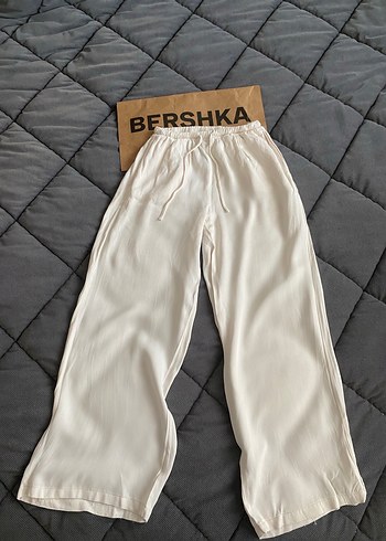 BERSHKA Saten beyaz rengi pantolon - Görsel 2