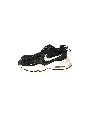 Nike Spor Ayakkabı %70 İndirimli.