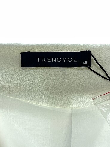 40 Beden beyaz Renk Trendyol & Milla Blazer %70 İndirimli.