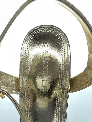 39 Beden sarı Renk Stradivarius Platform %70 İndirimli.
