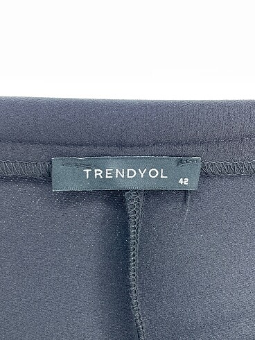 42 Beden siyah Renk Trendyol & Milla Kumaş Pantolon %70 İndirimli.
