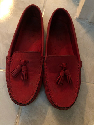 Kırmızı ayakkabı 