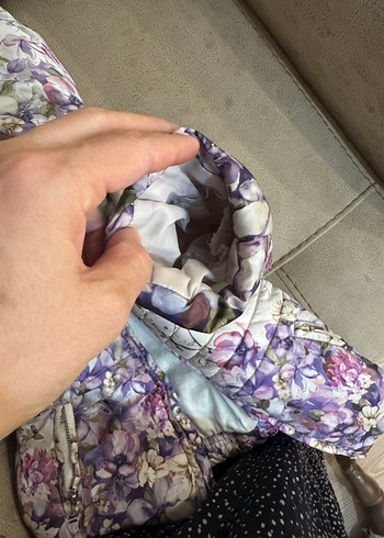 Çiçek Desenli Kapüşonlu Kız Montu - Görsel 7