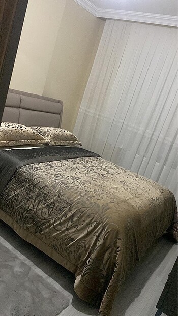 Çift kişilik yatak örtüsü 2 adet yastık ve yatak örtüsü