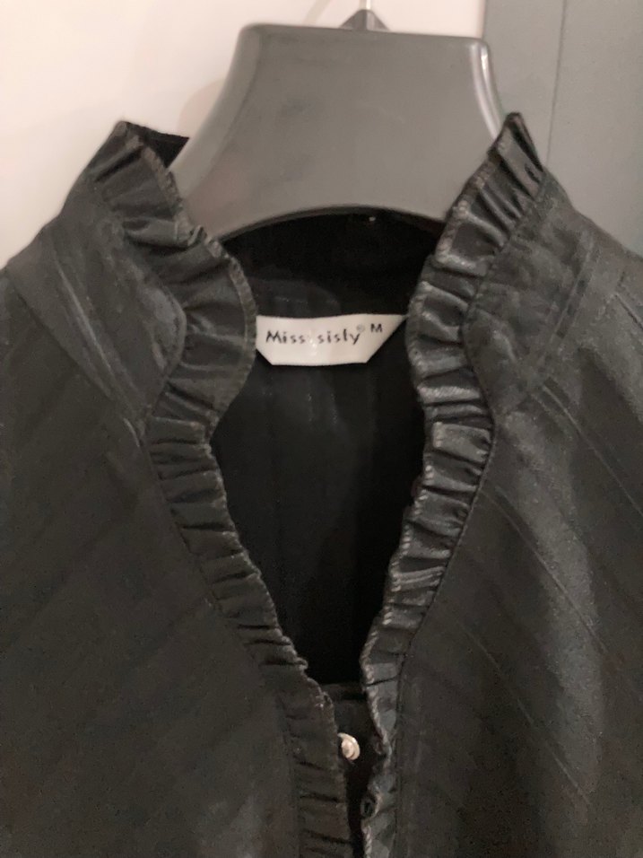 Kadın Siyah V Yaka Piliseli Gömlek - Görsel 3