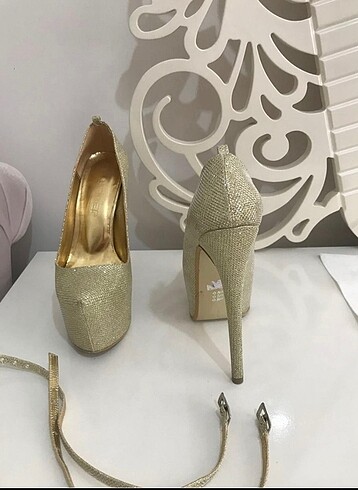 Diğer Gold renk topuklu abiye ayakkabı