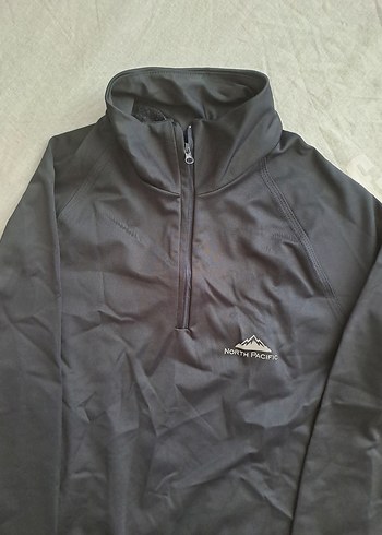 Kadın spor üst sırt ve el detayli - Görsel 3