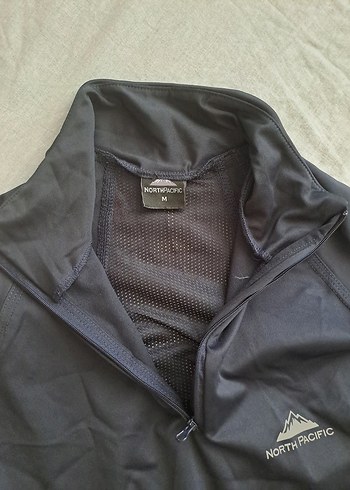 Kadın spor üst sırt ve el detayli - Görsel 7