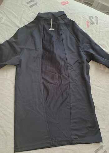 Kadın spor üst sırt ve el detayli - Görsel 4