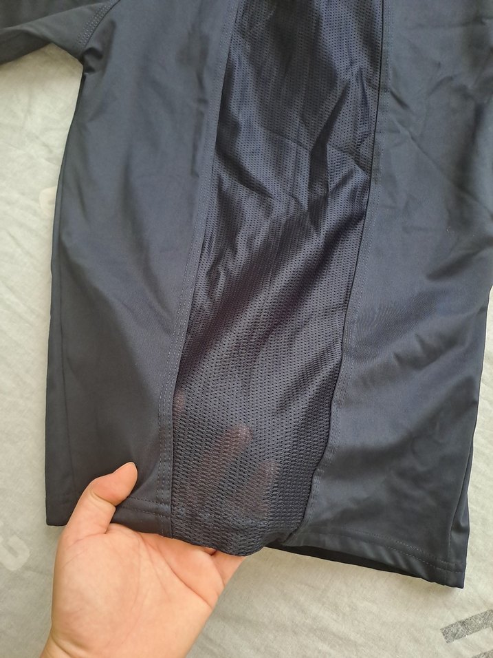 Kadın spor üst sırt ve el detayli - Görsel 5