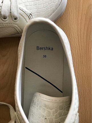 38 Beden beyaz Renk Bershka spor ayakkabı