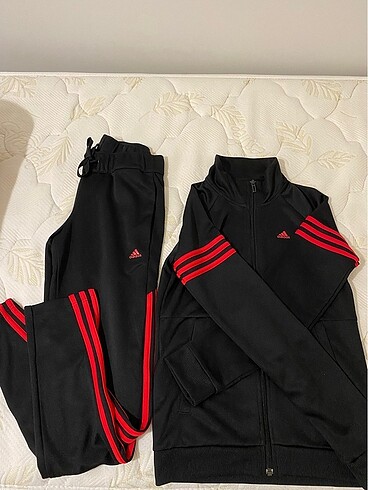 Kadın Adidas eşofman takımı