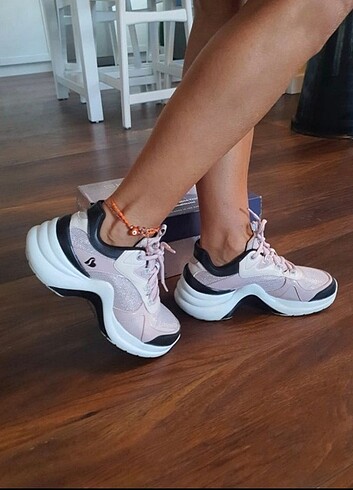 SKECHERS GROOVILICIOUS