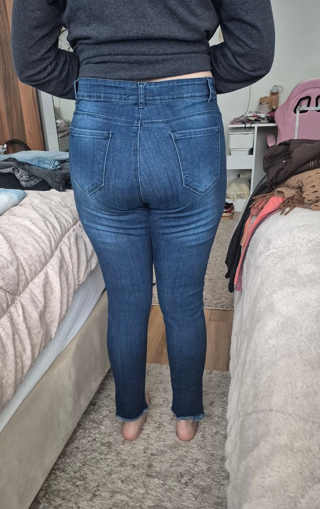 Pul Detaylı Mavi Midi Boy Kadın Kot Pantolon - Görsel 2