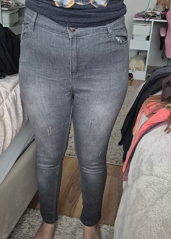 Gri Düğmeli Dar Kesim Midi Kot Pantolon - Görsel 4