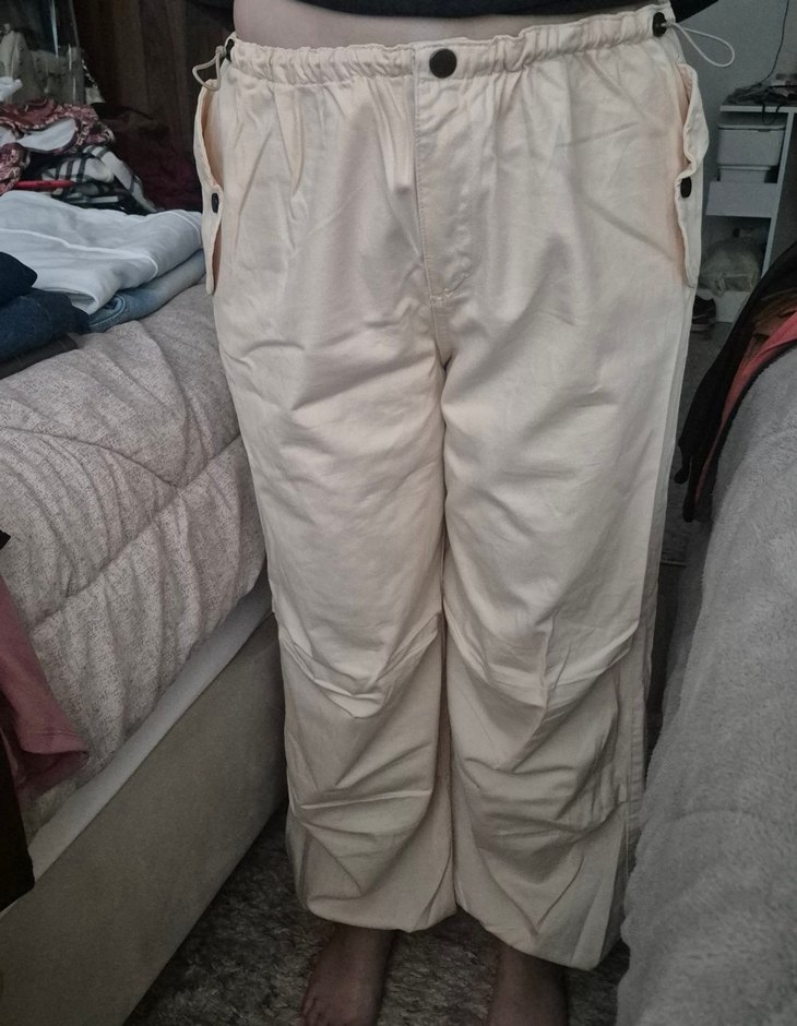 Düğmeli Bej Kadın Bol Kesim Midi Pantolon - Görsel 4