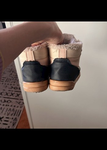 LC Waikiki Kız Çocuk Pembe Kürklü Nakışlı Bot