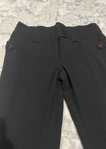 Düğmeli Siyah Kadın Midi Kumaş Pantolon - Görsel 3