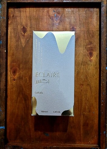 Lattafa Eclaire 