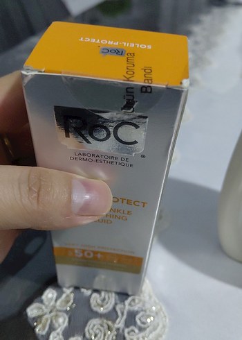 RoC Güneş Koruyucu Kırışıklık Karşıtı Sıvı SPF 50+ - Görsel 2