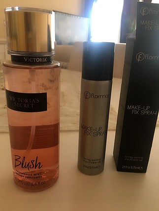 Victoria s screet body mist (blush) + flormar make up fix sprey