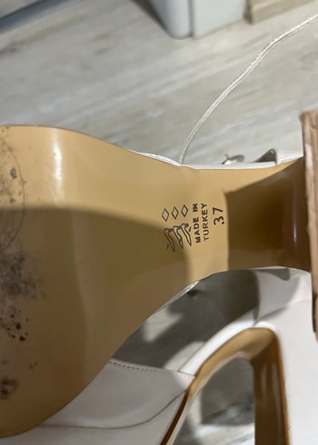 Beyaz Tokalı Platform Topuklu Kadın Ayakkabı - Görsel 4