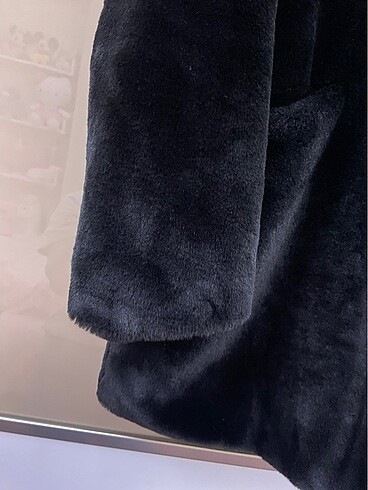 m Beden siyah Renk Pull and bear kürk