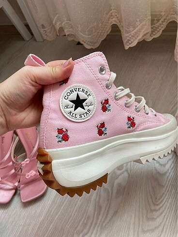 Pembe converse viral pembe