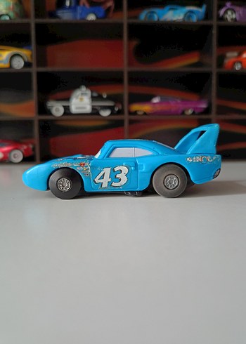 Disney Pixar Cars Kral Dinoco 43