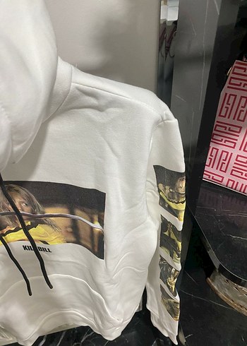 BERSHKA marka Orjinal Ürün
Hoodie kapşonlu
KİLL BİLL BASKILI - Görsel 15
