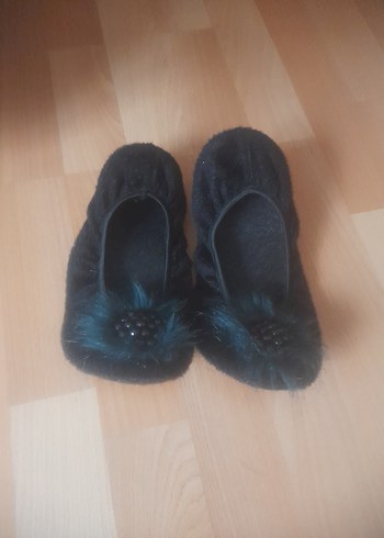 Kızlar için Siyah Kürklü Sıcak Terlik - Görsel 2