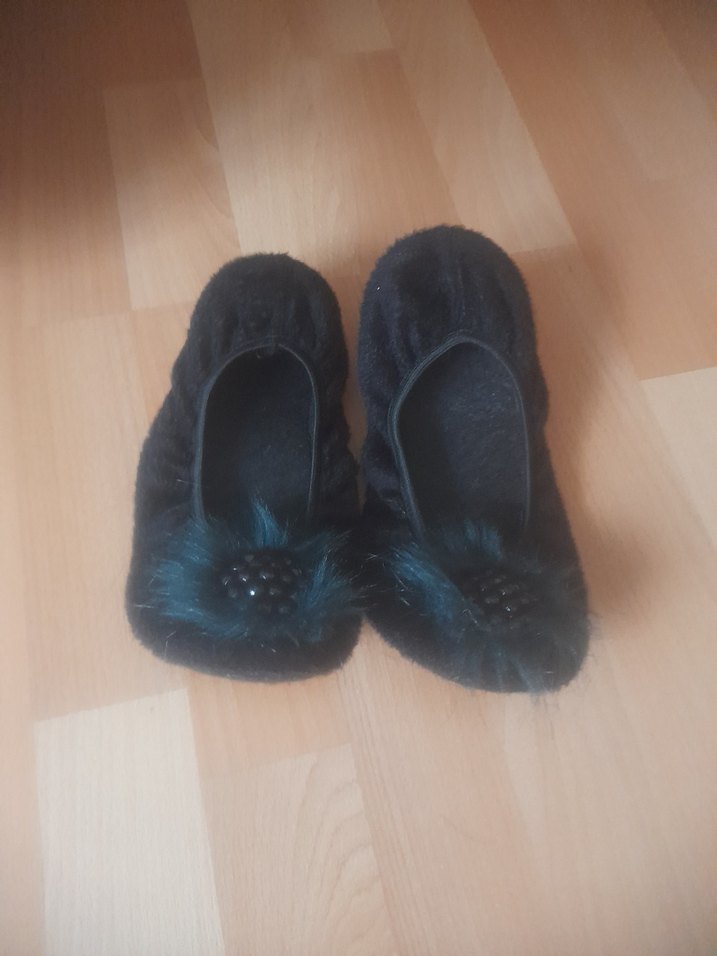 Kızlar için Siyah Kürklü Sıcak Terlik - Görsel 2