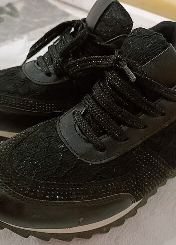 Derimod sneaker 39 numara çok az kullanılmıştır