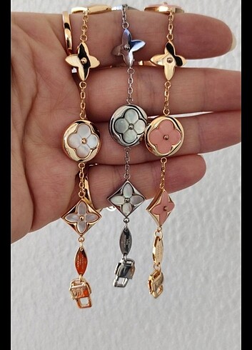 Beden çeşitli Renk 4 küpe+1 earcuf+2 bileklik