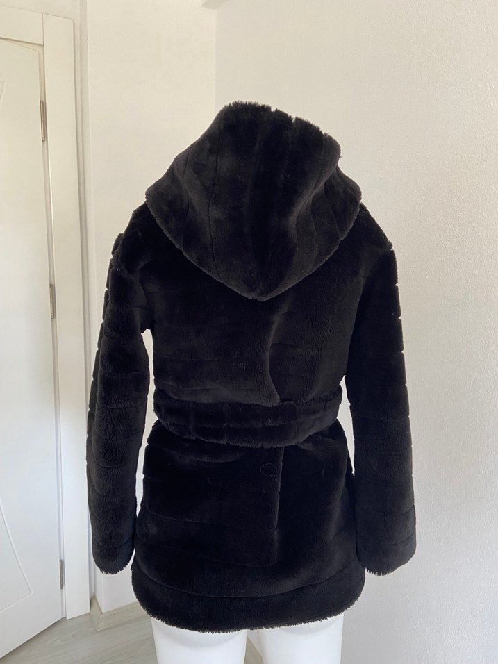 Siyah Kısa Peluş Kemerli Kadın Mont - Görsel 3