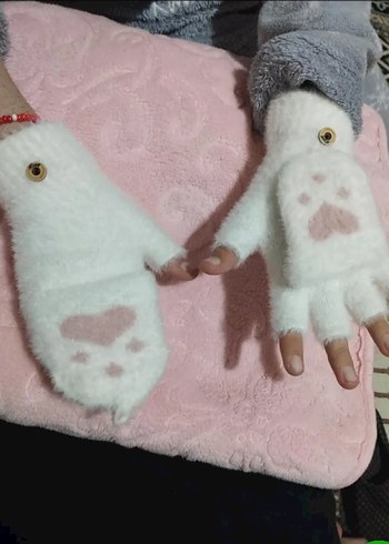 Beyaz Kürklü Parmaksız Kadın Eldiveni - Görsel 3