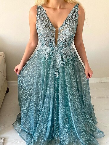 Nisan elbisesı