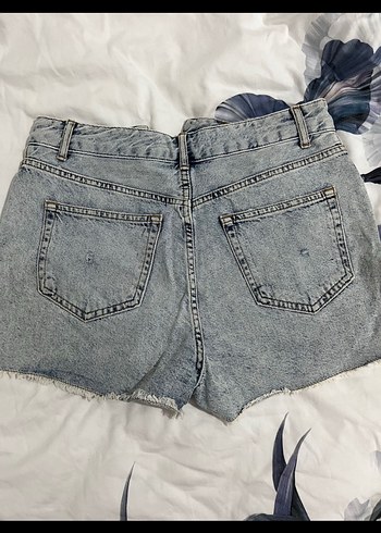 Gri Düğmeli Mini Kadın Kot Şort - Görsel 3