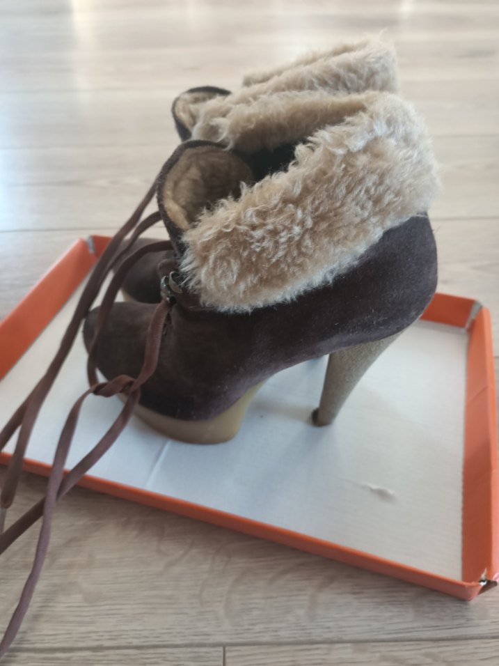 Kürk Detaylı Kahverengi Süet Topuklu Bot - Görsel 2