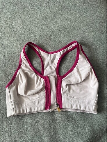 Spor sutyeni