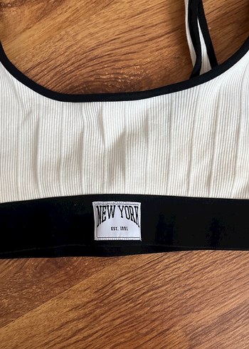 Pull and Bear Beyaz Siyah Kenarlı Kadın Crop Top