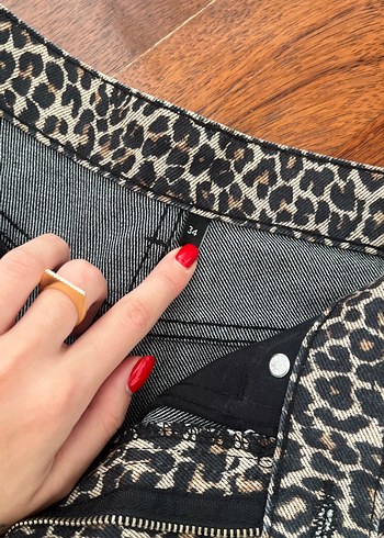 34 Beden kahverengi Renk Leopar Desenli Kadın Mini Şort