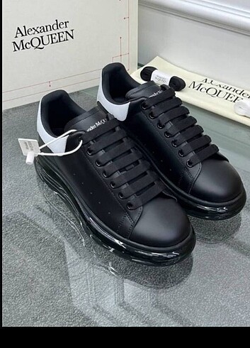 Alexander McQueen ALEXANDER MACQUEN