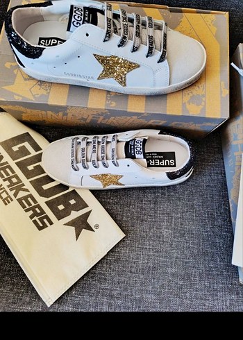 40 Beden beyaz Renk GOLDEN GOOSE DELUXE