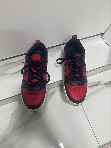38,5 Beden Nike kırmızı siyah unisex ayakkabı
